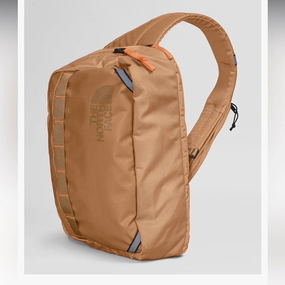 THE NORTH FACE Base Camp Voyager Sling Bag - Picture 3 of 13